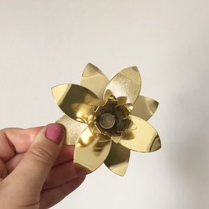 Vintage Accents - Vintage Gold Lotus Flower Candlestick Holder Set Vintage Accents - Vintage Gold Lotus Flower Candlestick Holder Set